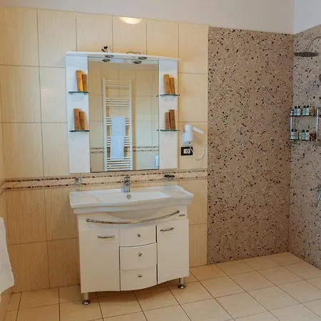 Casta Diva Boutique Hotel Korce